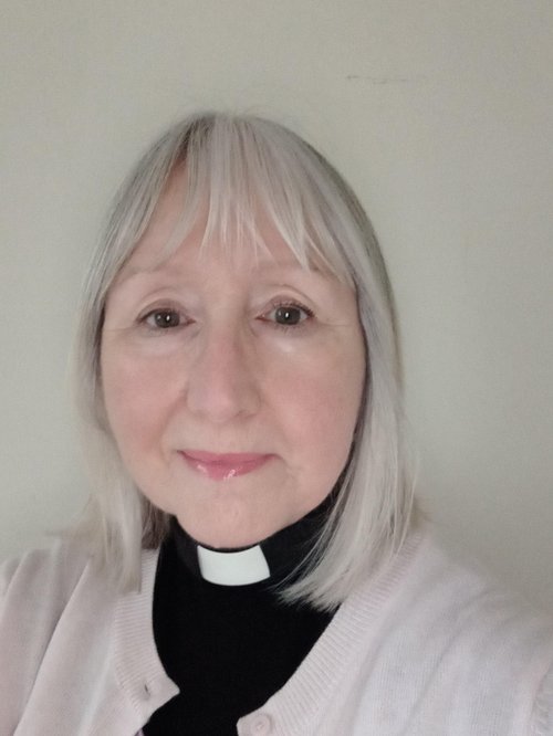 revd linda batt.jpg